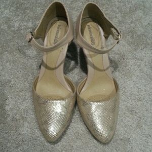 Gold tone/Nude high heels